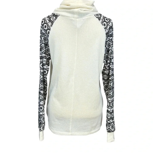 ANDTHEWHY Thermal Sweater - Picture 2 of 4